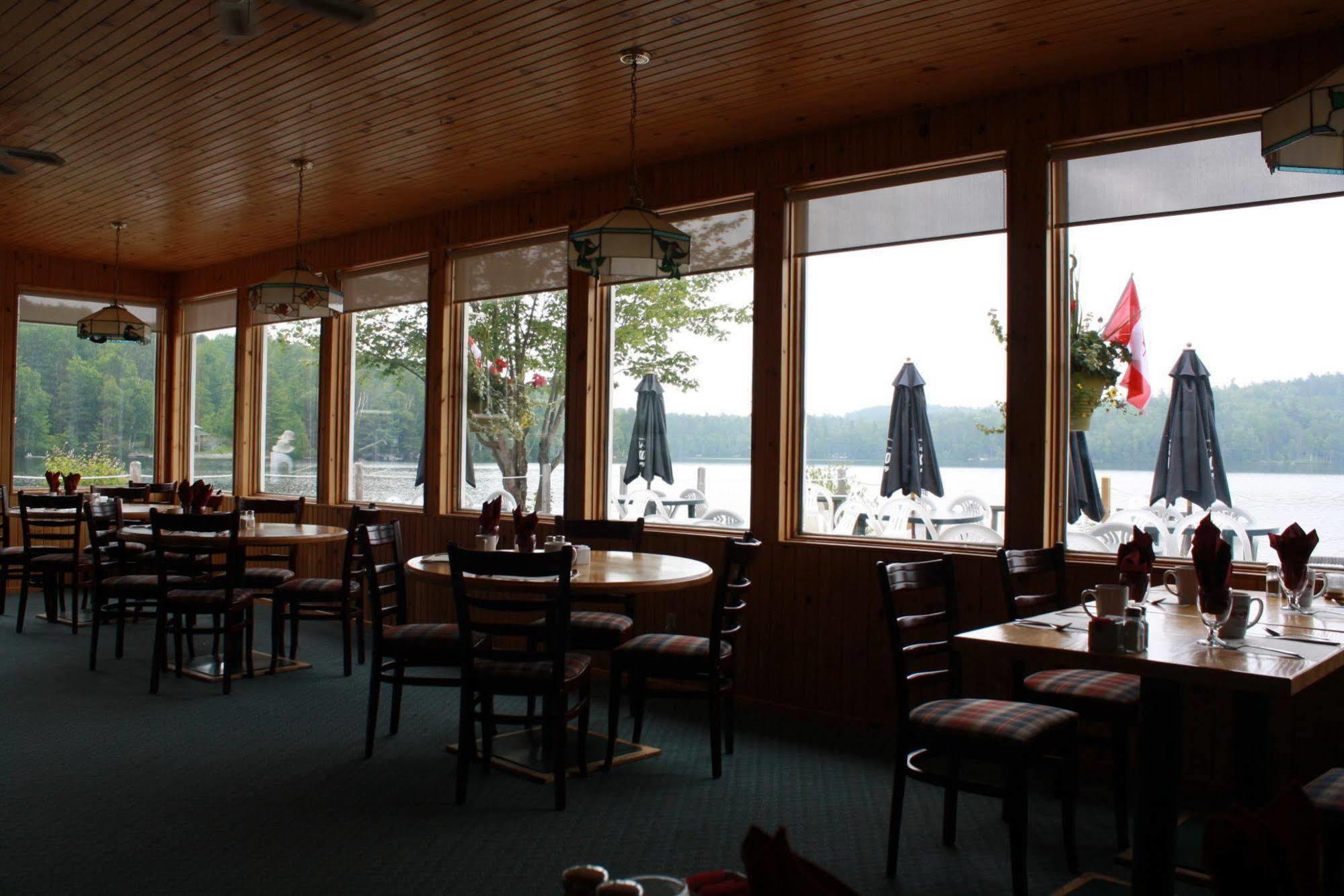 Spectacle Lake Lodge Bancroft Exterior foto